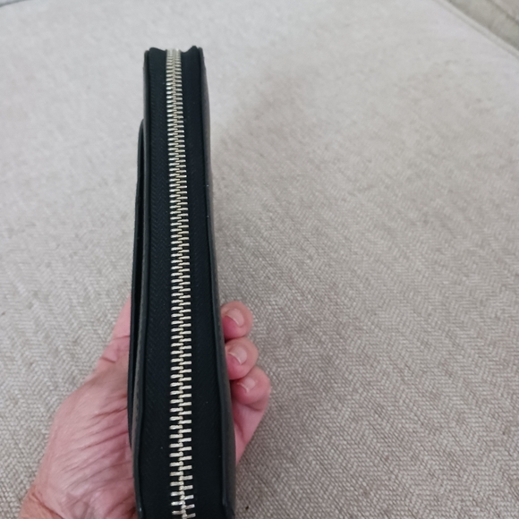 Tumi Black Leather Zip Wallet - Picture 5 of 13